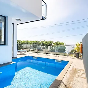 https://hillside-villa.madeira-islandshotels.com